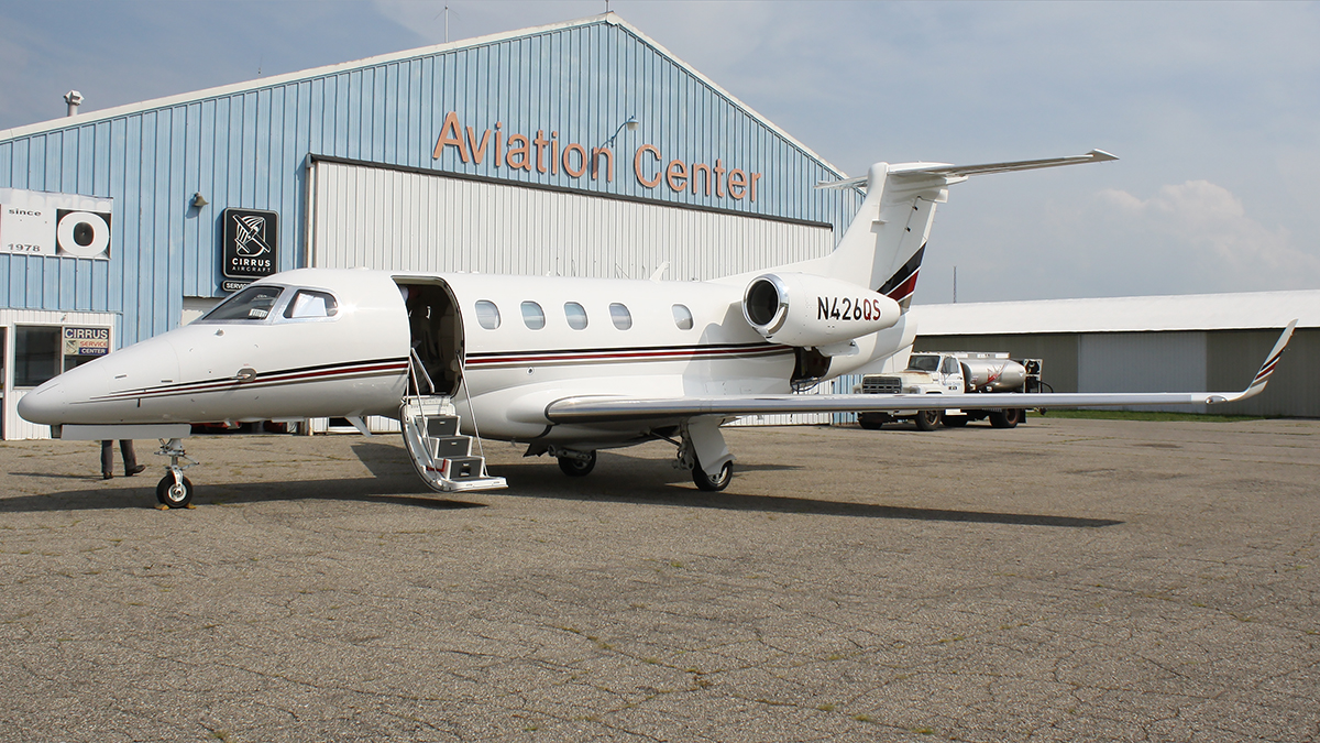 Full size: Netjets Aviation Embraer Phenom 300 N426QS at Ann Arbor Municipal Airport